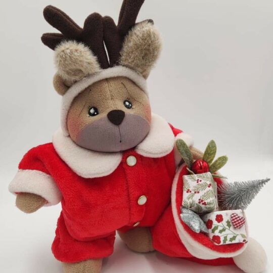 XMAS TEDDY - kit completo di materiali, accessori  e cartamodello in formato A4, per realizzare l'orso che si crede Babbo Natale e le sue renne! L'orsetto finito è di circa 30 cm.